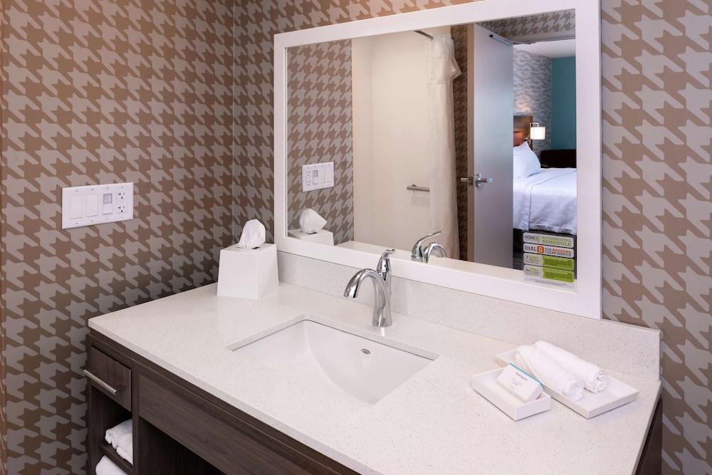 Suite, 1 King Bed, Accessible, Bathtub (Mobility & Hearing) - Photo 1