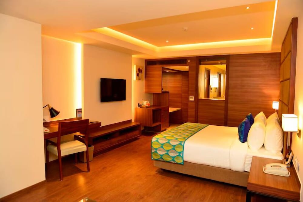 Club Room, 1 King Bed (Fortune Club Queen Room) - Photo 1