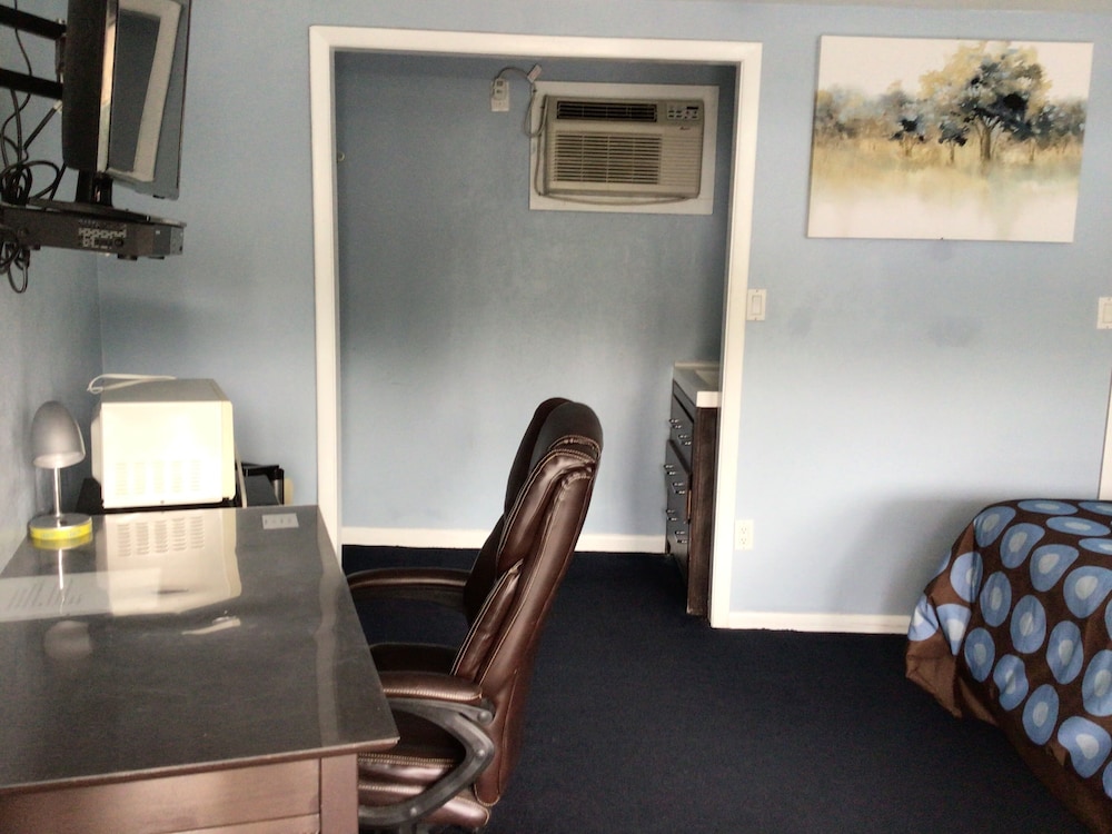 1 Twin Bed and 1 Double Bed photo 1