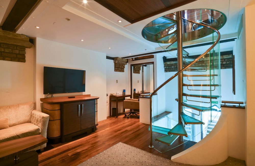 Tower Suite, 1 King Bed, Tower, City View thumbnail 5