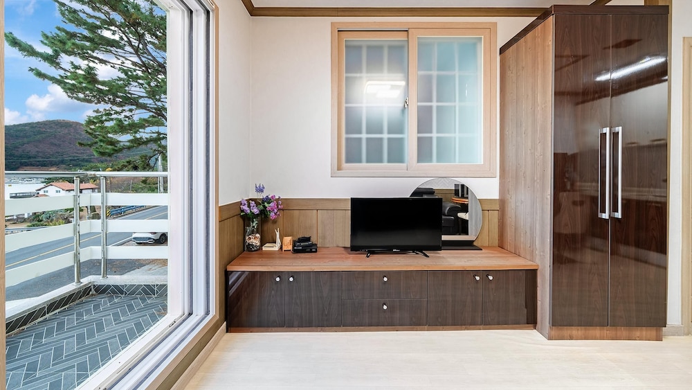 Basic Room, 1 Bedroom (A202) - Photo 6