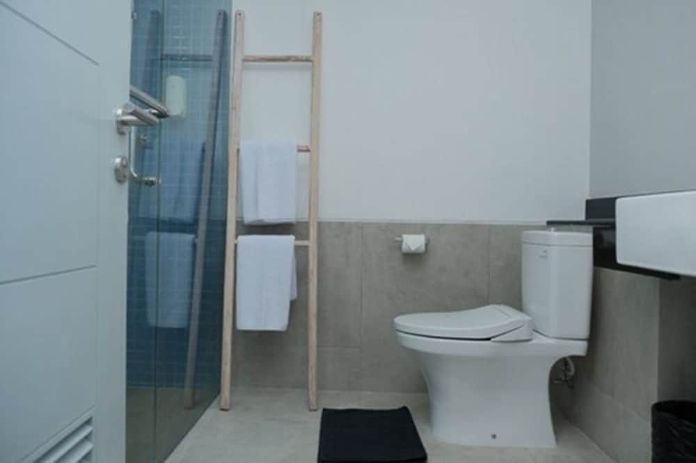 Superior Room Double Bed with Balcony - Photo 11