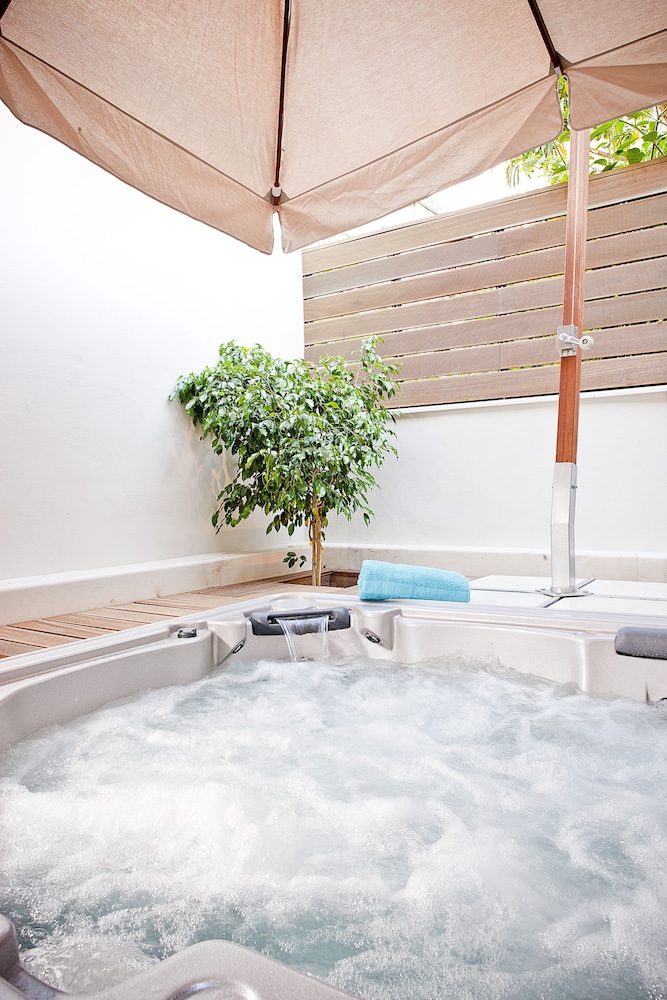 Suite, Jetted Tub (Estate)