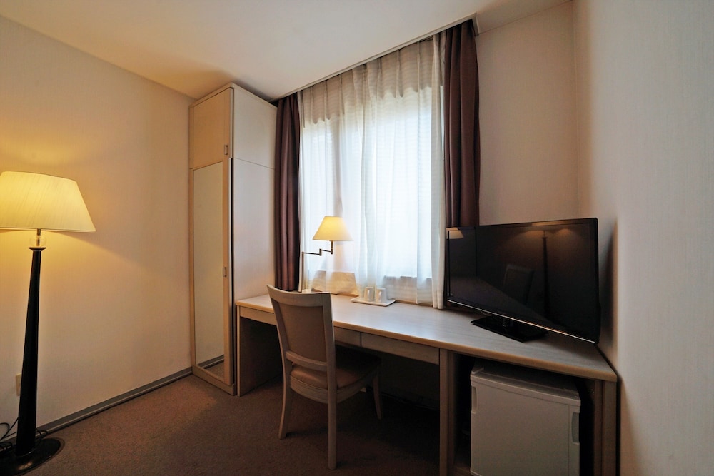 Standard Twin Room, Smoking photo 3