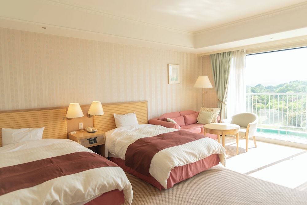 Basic Twin Room, 2 Bedrooms, Balcony, Sea View photo 3