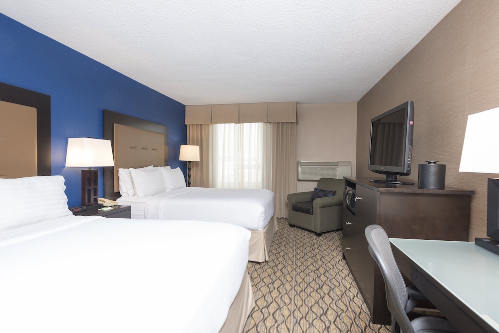 Standard Room, 2 Queen Beds photo 3