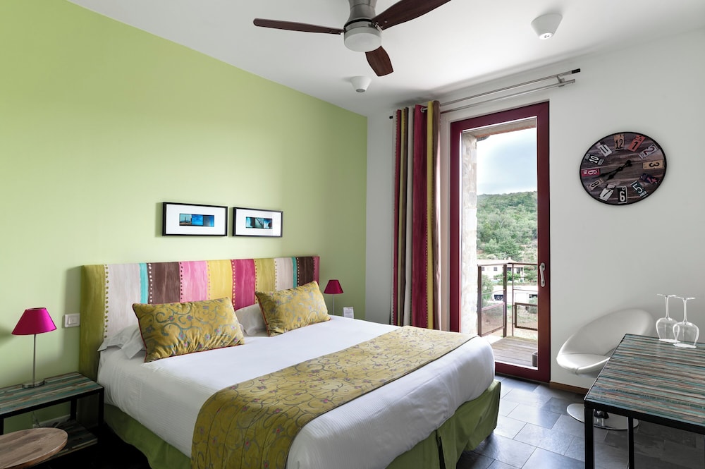 Standard Double Room - Photo 8