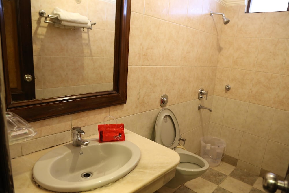 Standard Double or Twin Room, 1 Double Bed, Private Bathroom photo 3