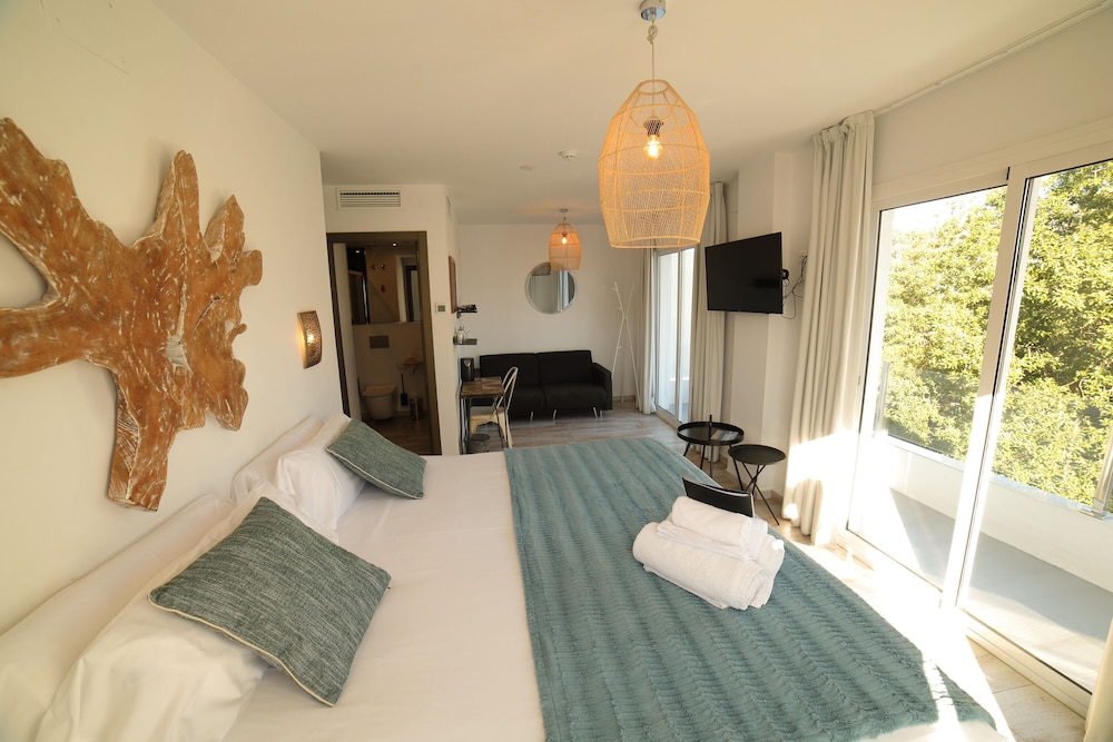 Deluxe Family Suite photo 3