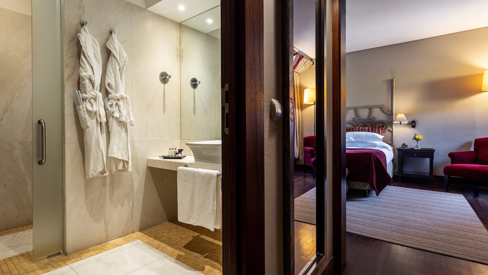 Double or Twin Room - Photo 5