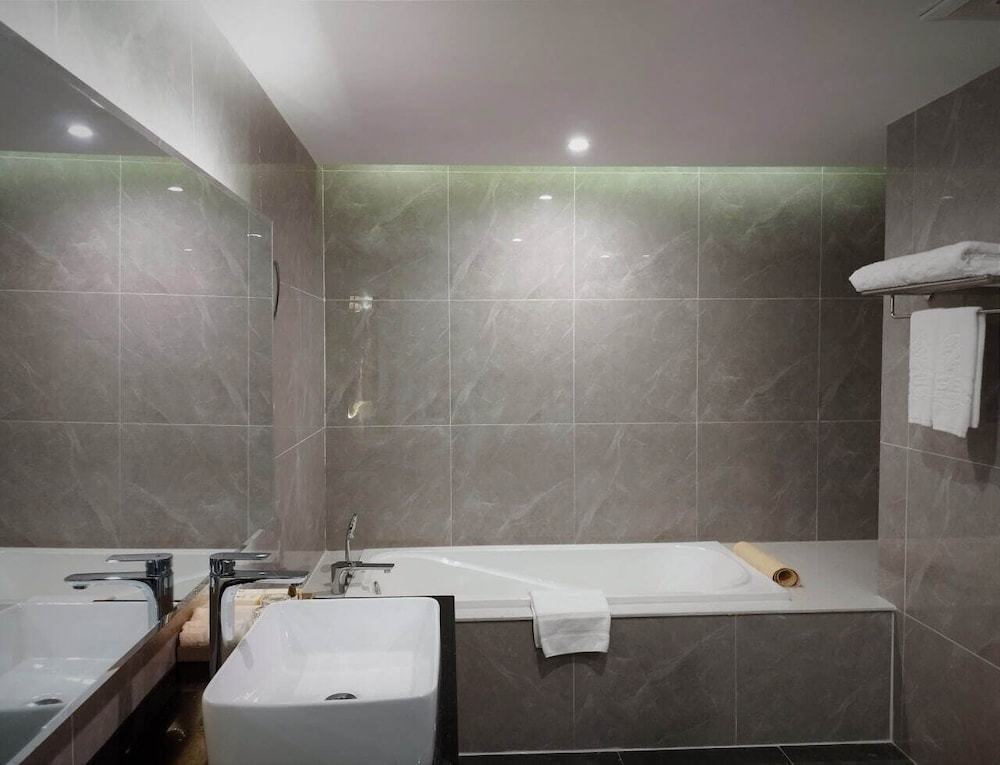 Executive Suite, 1 Bedroom - Photo 5