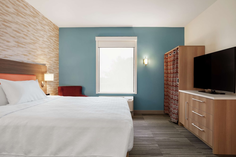 Suite, 1 King Bed, Accessible, Bathtub - Photo 1