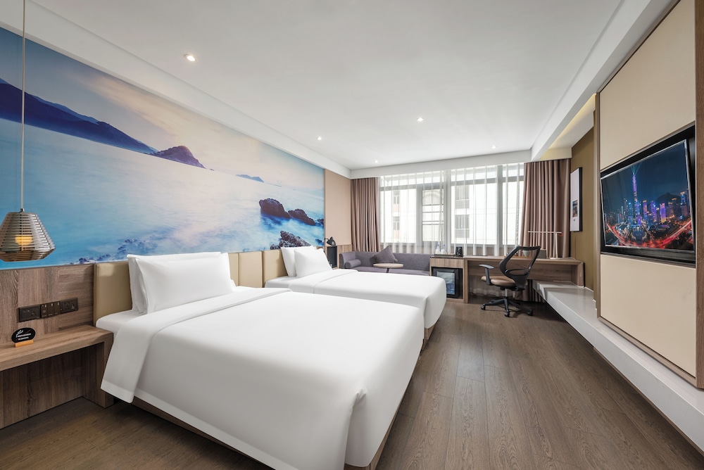 Luxury Twin Room, City View