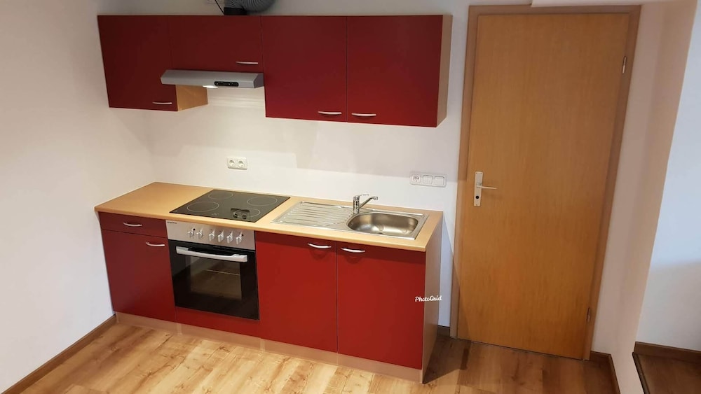 Traditional Studio Suite, 1 King Bed, Non Smoking, Kitchen (Room 6) photo 3