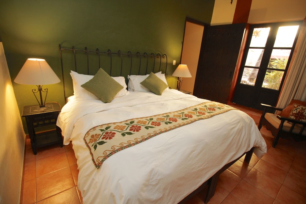 Deluxe King Suite photo 3