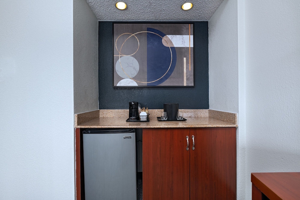 Suite, 2 Double Beds - Photo 2