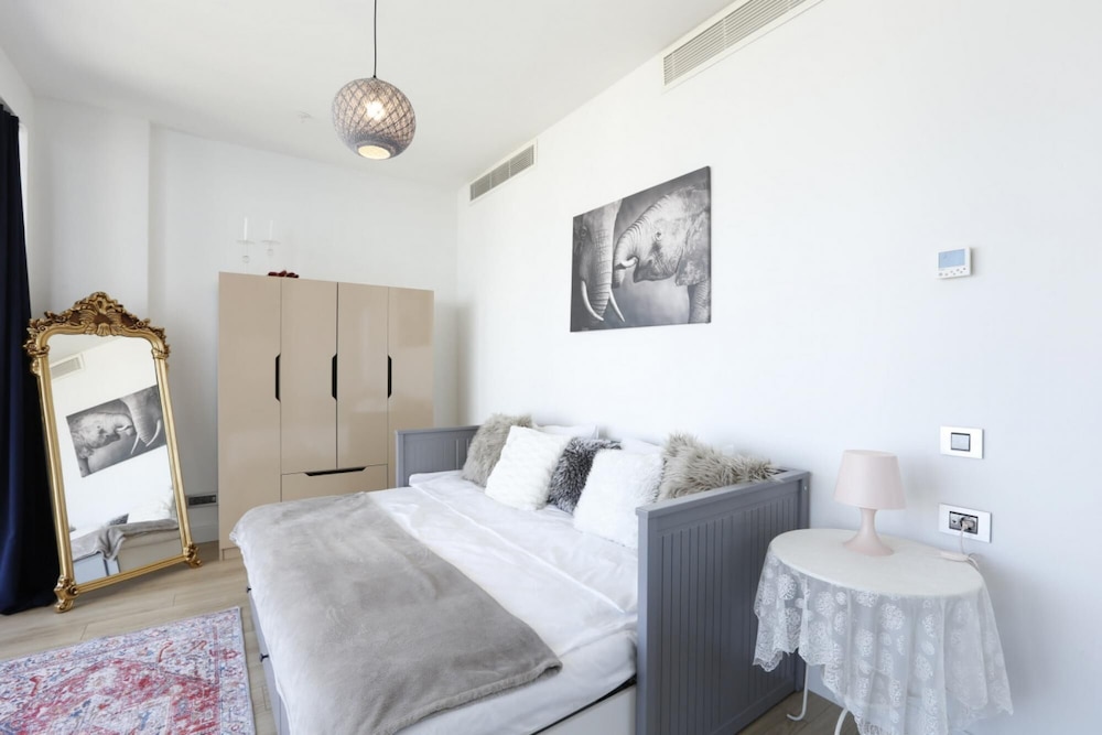 Apartment photo 2