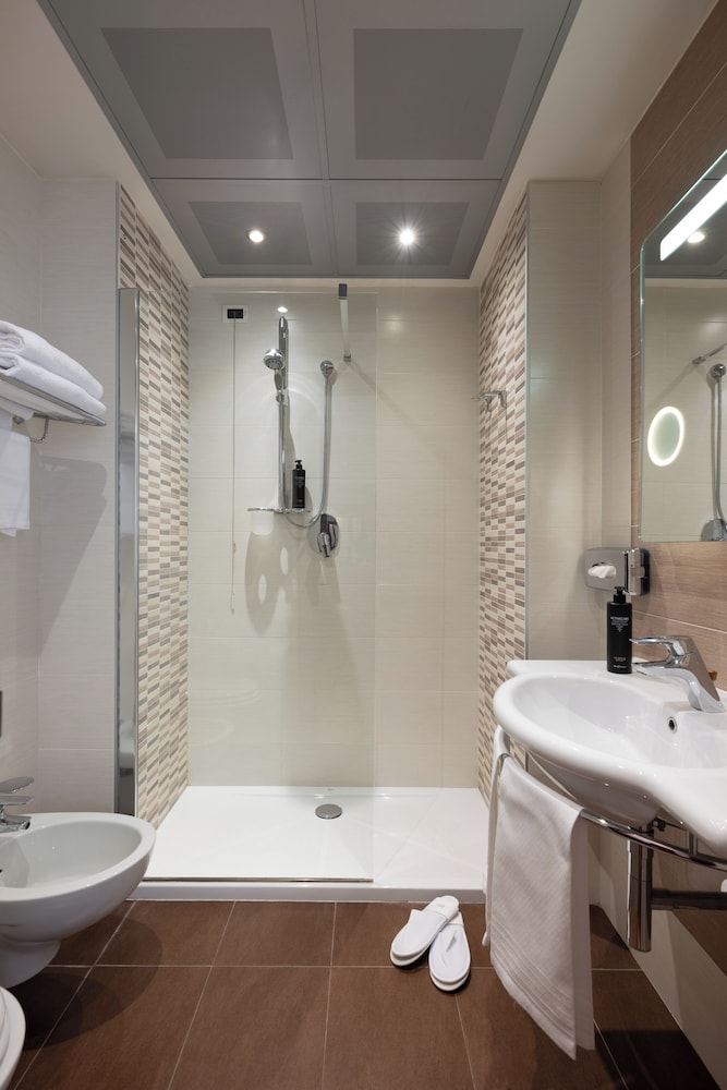 Standard Room - Photo 12