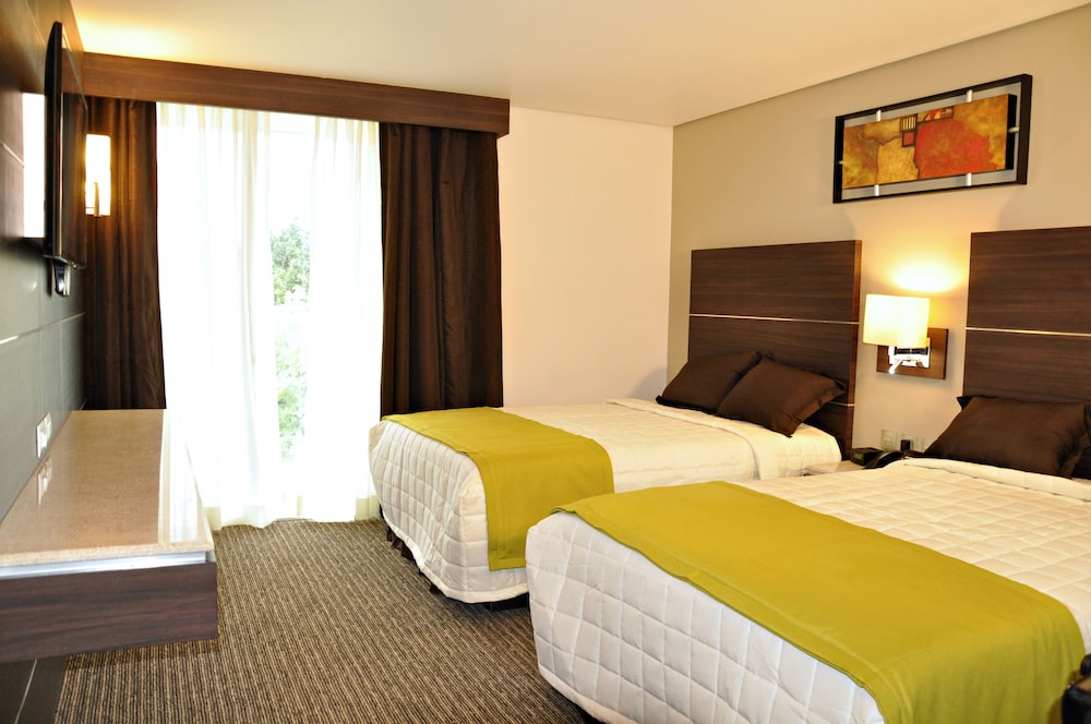 Suite, 2 Double Beds photo 1