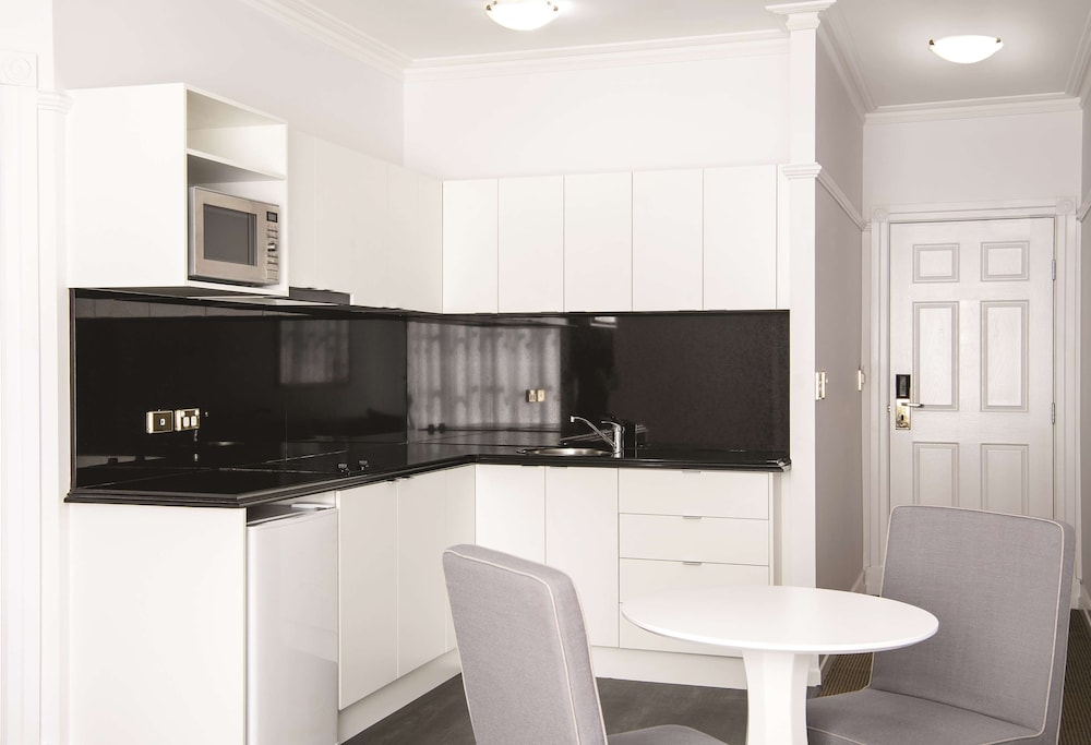 Upgraded 1 Bedroom Apartment thumbnail 5
