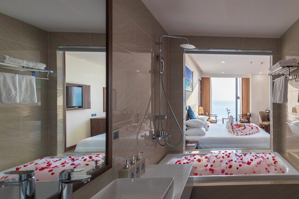 Senior Double or Twin Room, Sea View - Photo 5