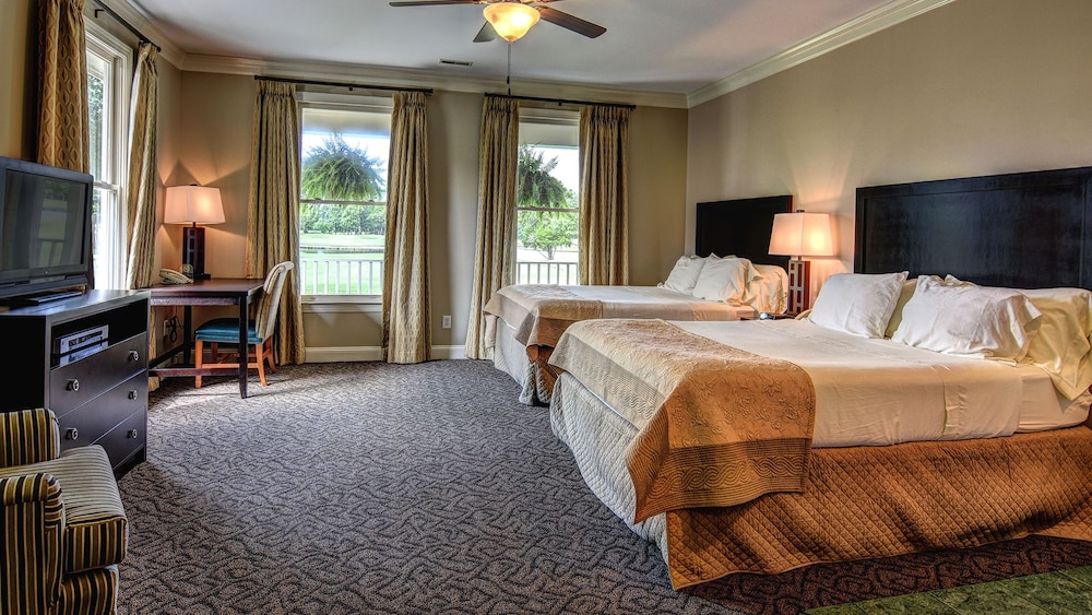 Premier Cottage, 2 Queen Beds, Balcony, Golf View photo 1
