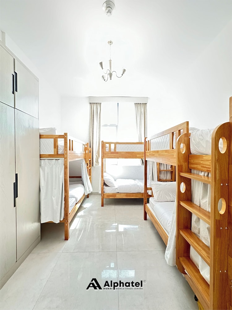 Comfort Bunk in 6-Bed Deluxe Mixed Dorm - Ensuite photo 3