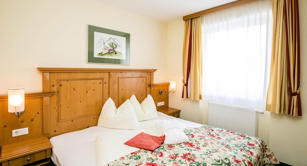 Family Suite, 2 Bedrooms, Balcony, Mountain View photo 1