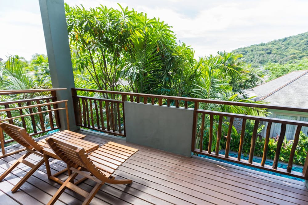 Deluxe Room, 1 King Bed, Pool View - Photo 6