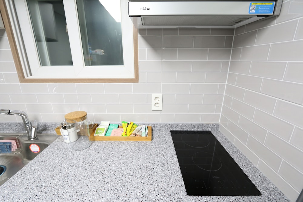 Quadruple Room (Private Bathroom) - Photo 8