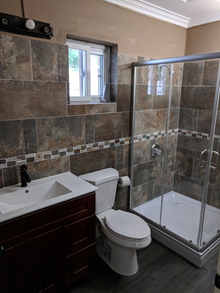 Deluxe Studio Suite, 1 King Bed, Kitchenette photo 3