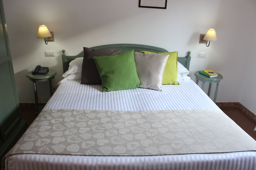 Classic Double or Twin Room - Photo 5
