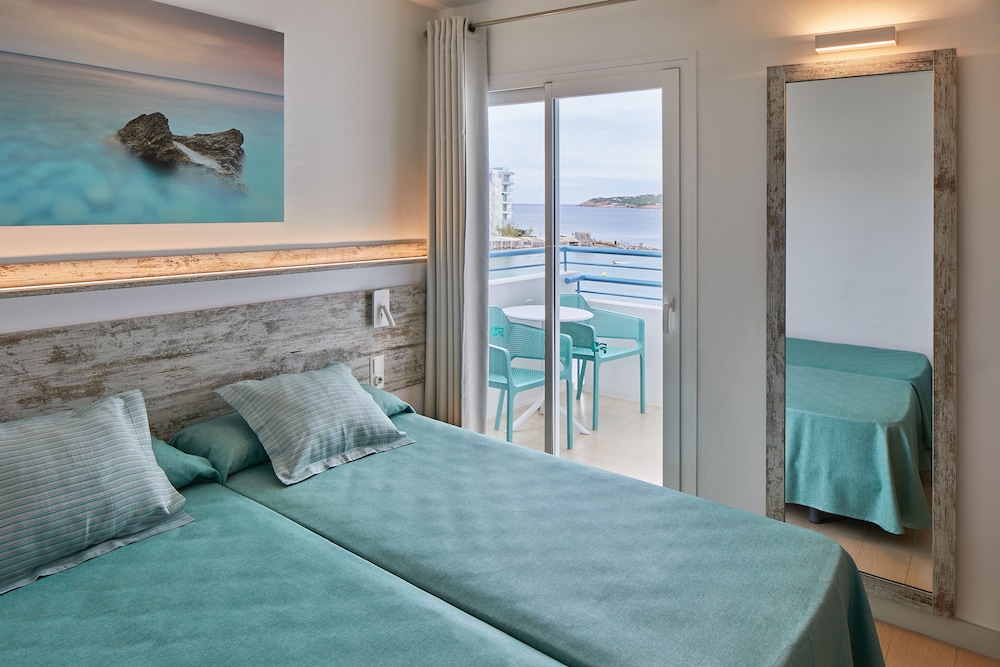 Apartment, 3 Bedrooms, Balcony photo 2