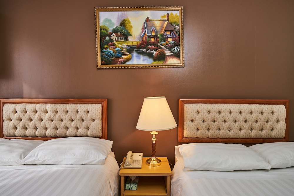 Basic Double Room, 1 Bedroom photo 2