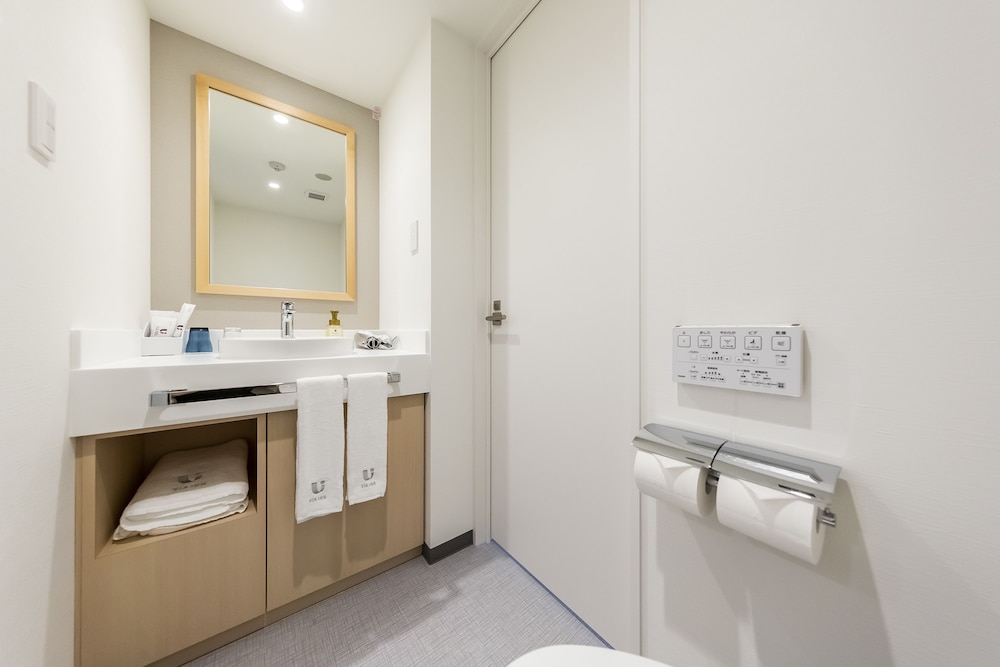Basic Twin Room, Non Smoking - Photo 12
