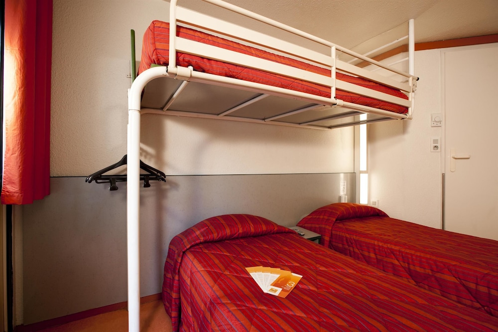 Standard Room, 3 Twin Beds - Photo 4