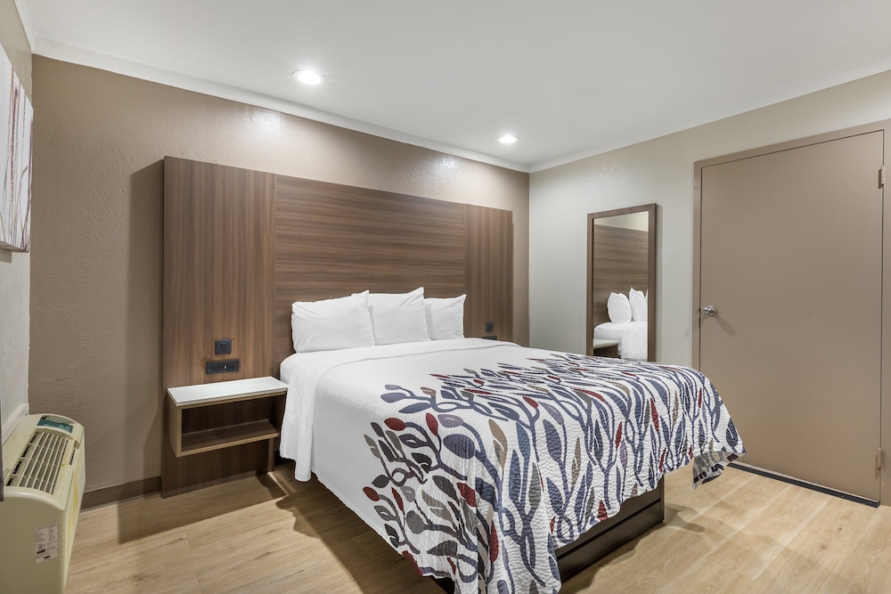Deluxe Room, 1 Queen Bed, Accessible, Non Smoking - Photo 1