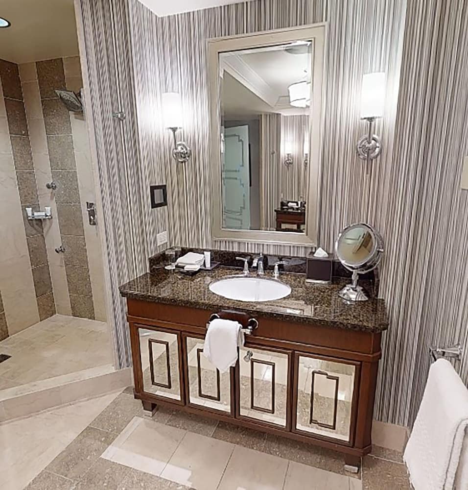 Octavius Premium Suite King - Photo 5