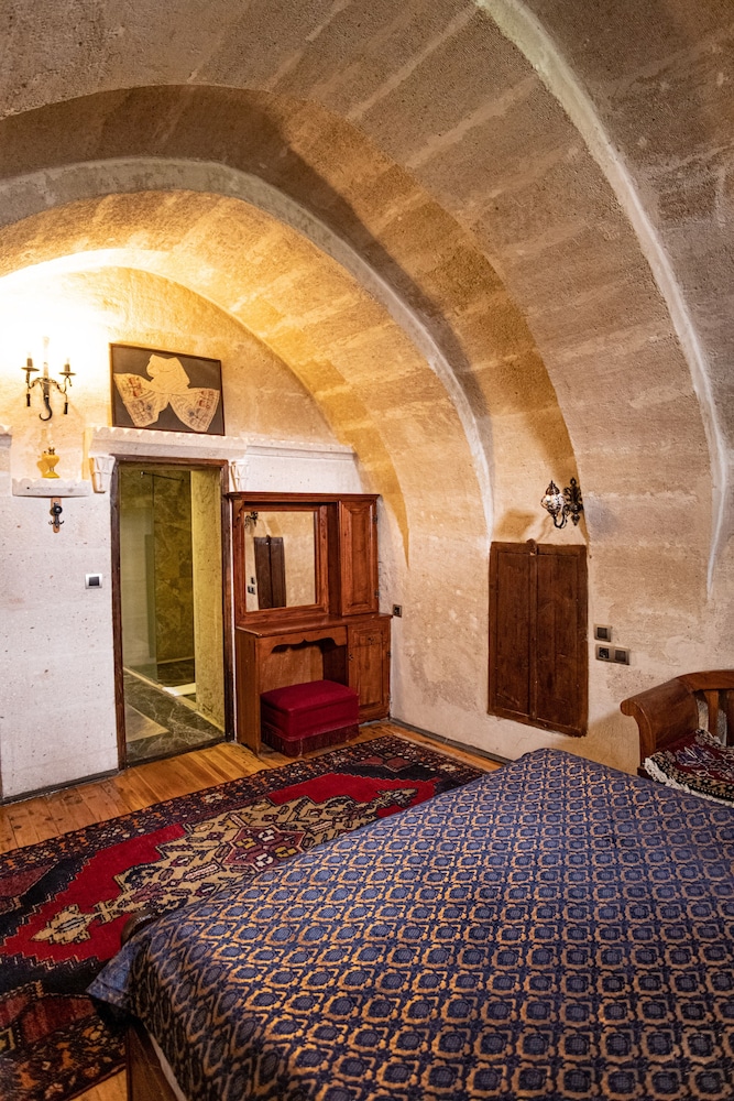 Cave Suite - Photo 8