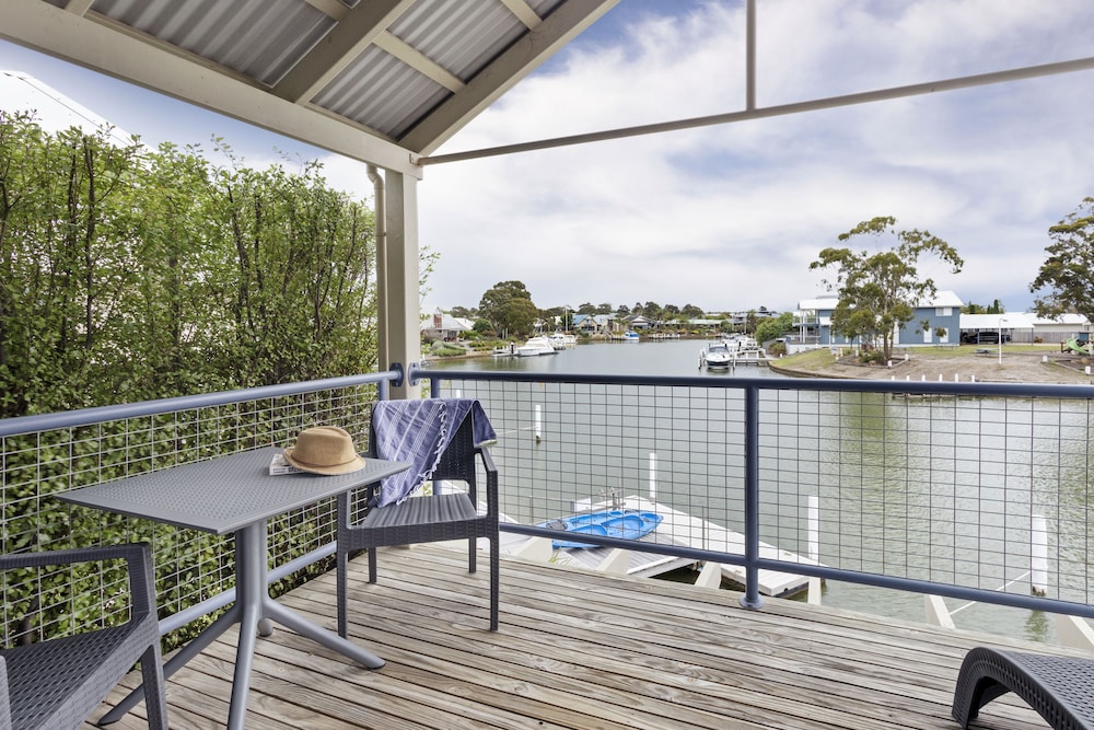 2 Bedroom Waterfront photo 2