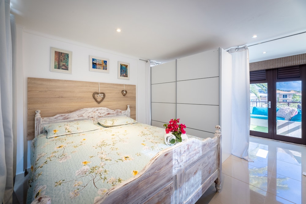 Lovely Rose Apartment photo 1