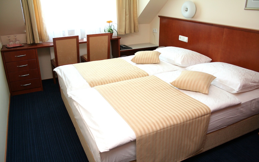 Double or Twin Room photo 2