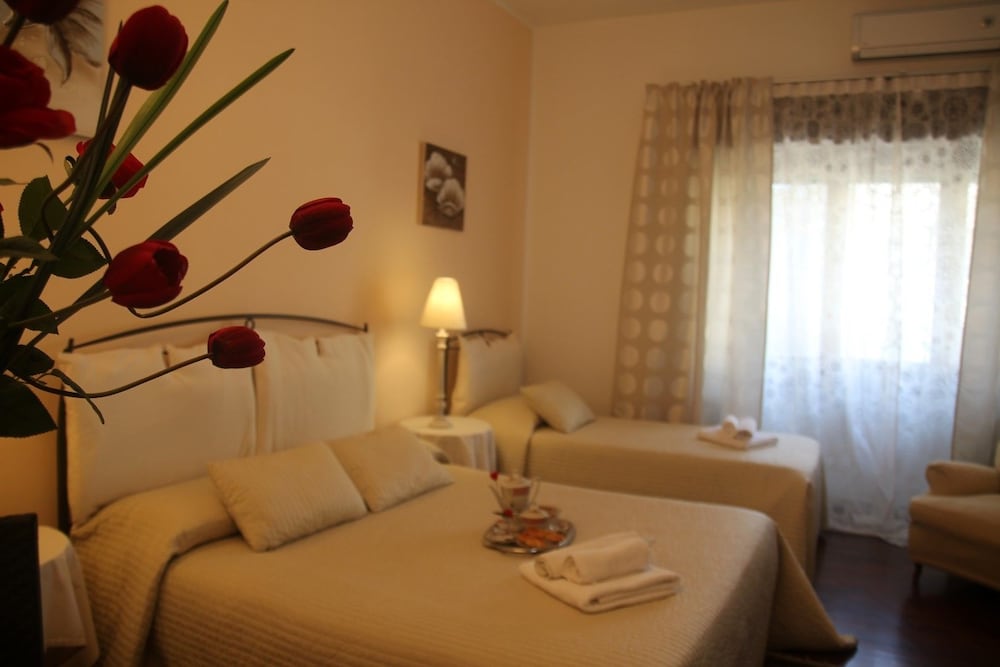 Standard Triple Room (Private External Bathroom) photo 1