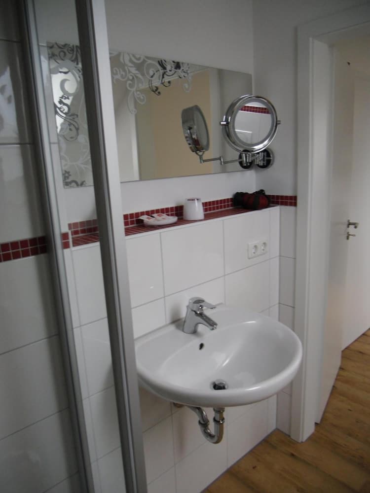 Guest Room (small) photo 3