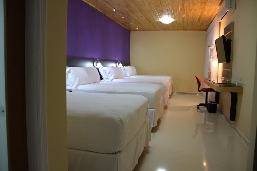Premium Room, Non Smoking (4 double beds ) photo 3