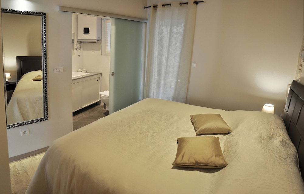 Studio, 1 Bedroom, Smoking