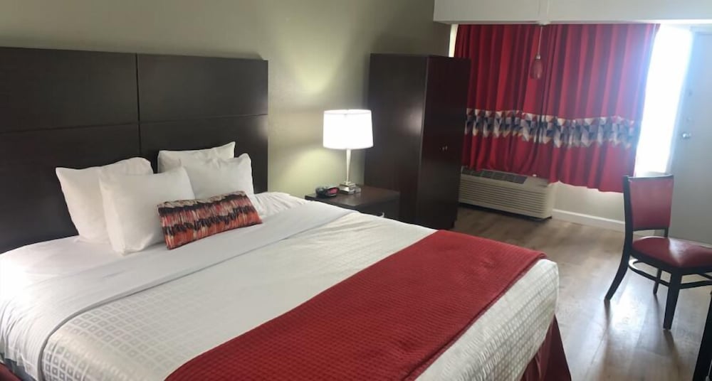 Comfort Room, 1 King Bed, Accessible, Ocean View
