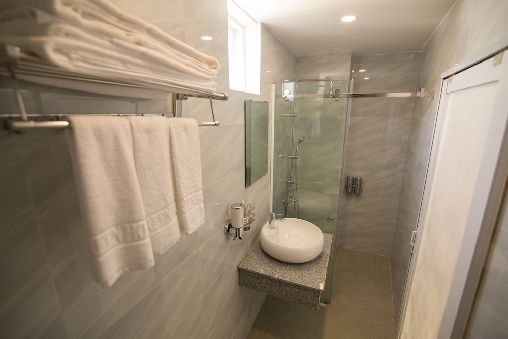 Basic Double or Twin Room, 2 Queen Beds