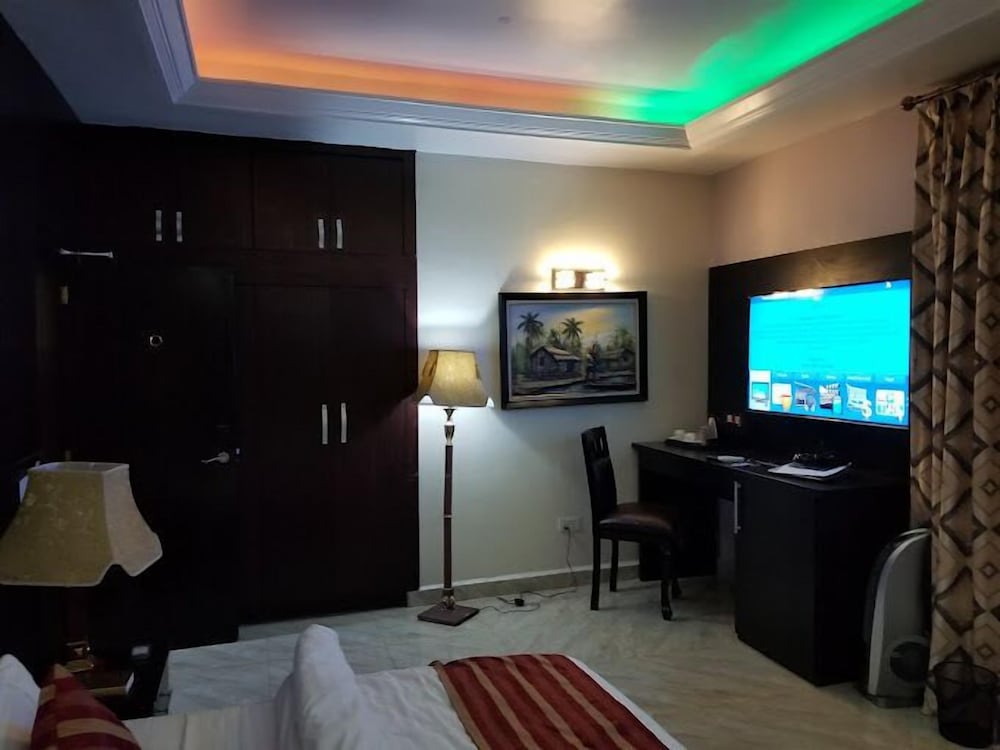 Family Room, Balcony, City View