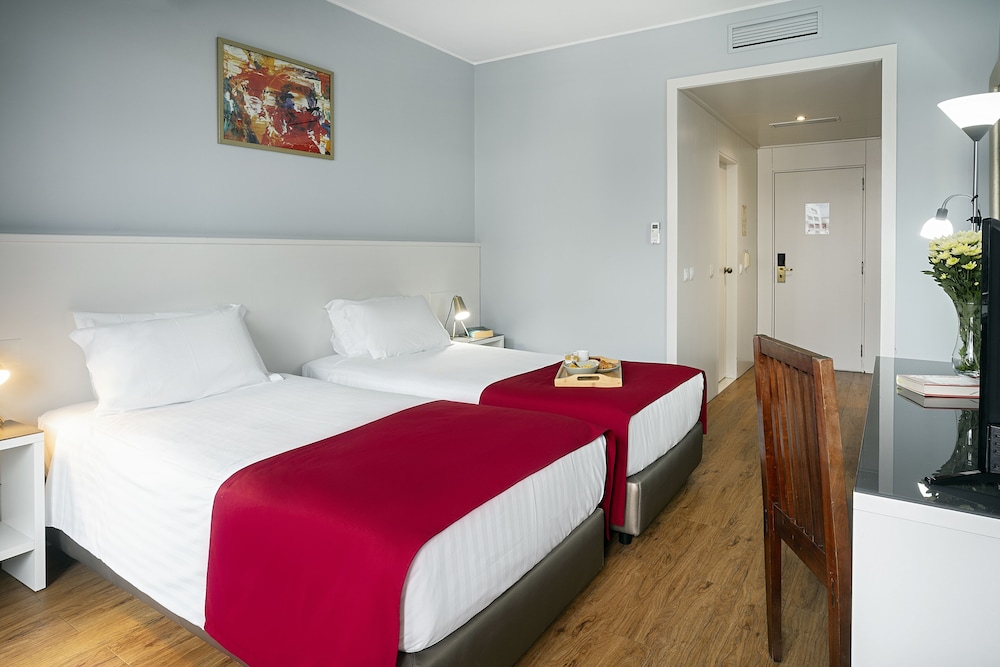 Twin Room - Photo 2
